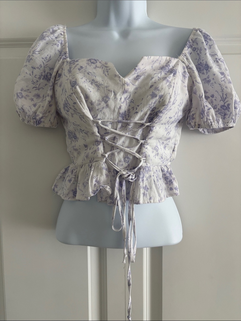 Miami by Francesca’s Purple Floral Blouse Crop Top Size S
